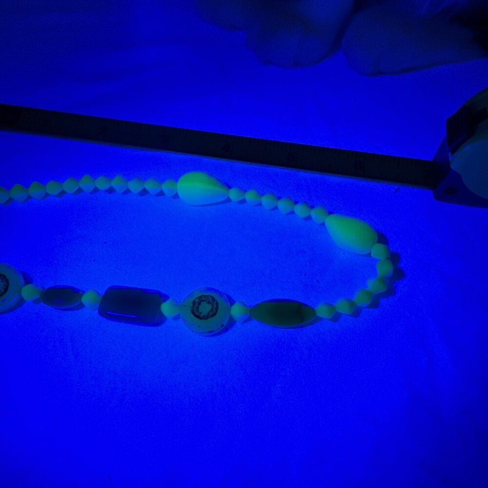 Uranium Glass Jadeite Necklace Vintage Cat Approved - Picture 10 of 14